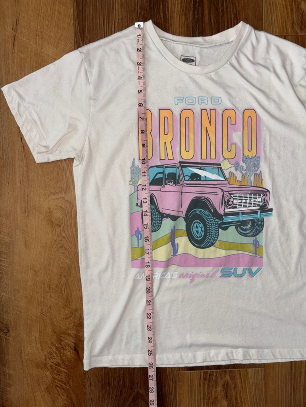 Bundle of Women’s Graphic Tees sizes M and L - Picture 3 of 16